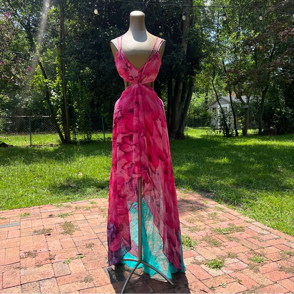 ‘Red Dress Boutique’ Multi-Color Feather Print Maxi Dress - Picture 15 of 16